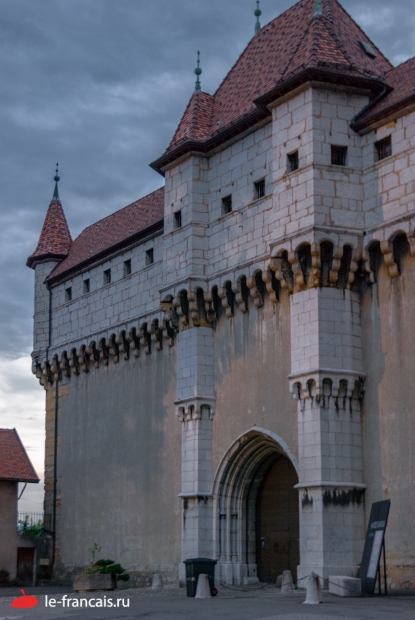 Château d'Annecy XII в., бывшая резиденция Женевских графов (Женева в 40 км находится), а позже — Савойских графов. Сегодня замок принадлежит городу. Фото: Илья Думов, le-francais.ru